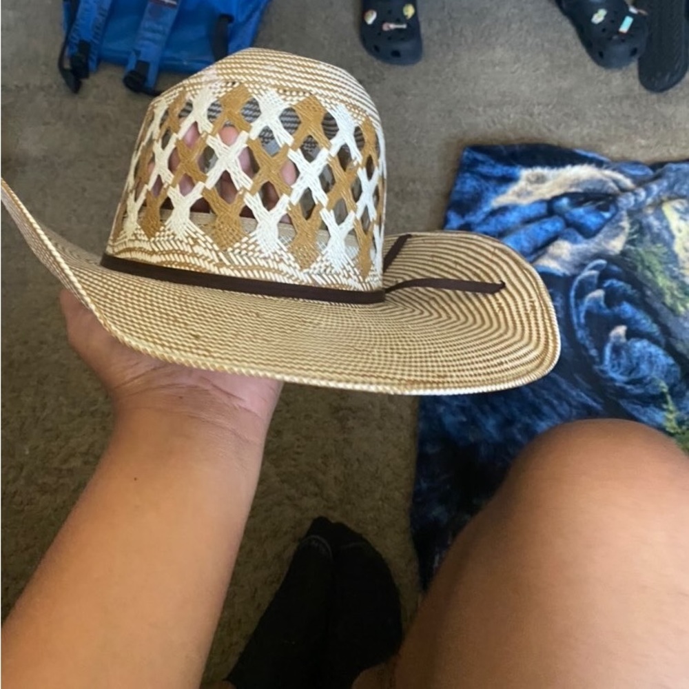A straw hat size 7/38
